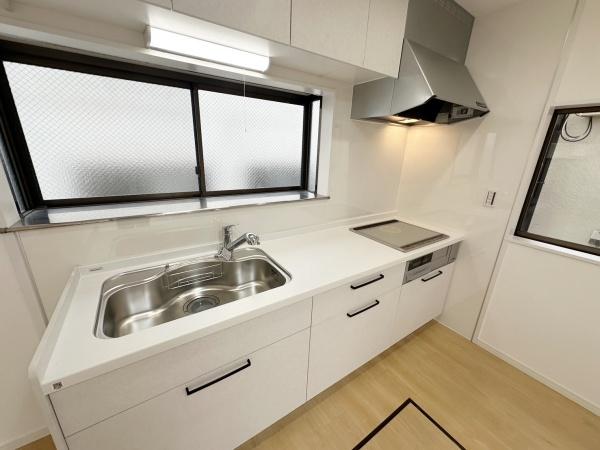 (同仕様写真（キッチン）)