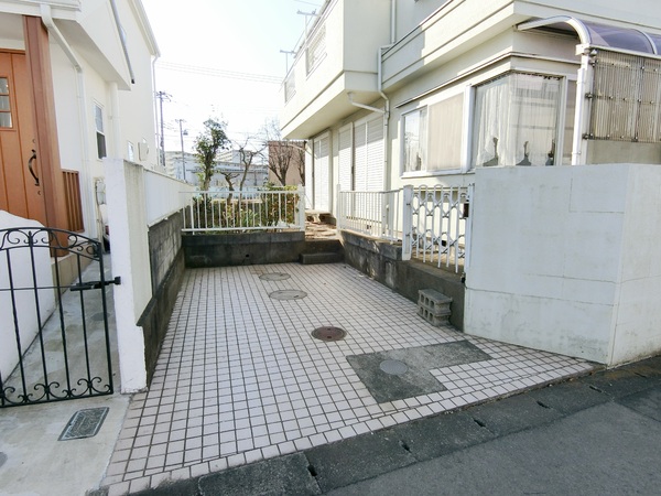 (駐車場)