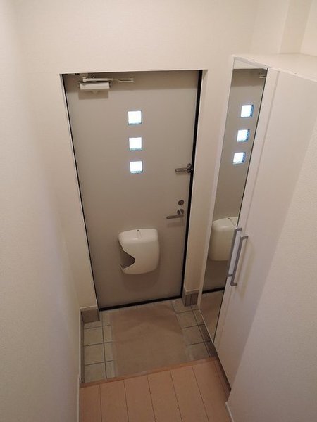 (玄関)