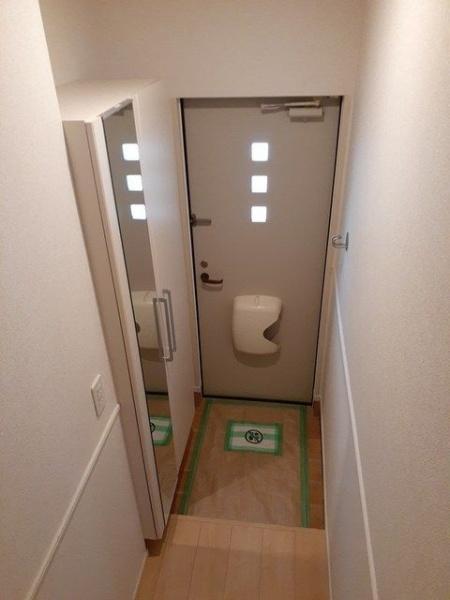(玄関)